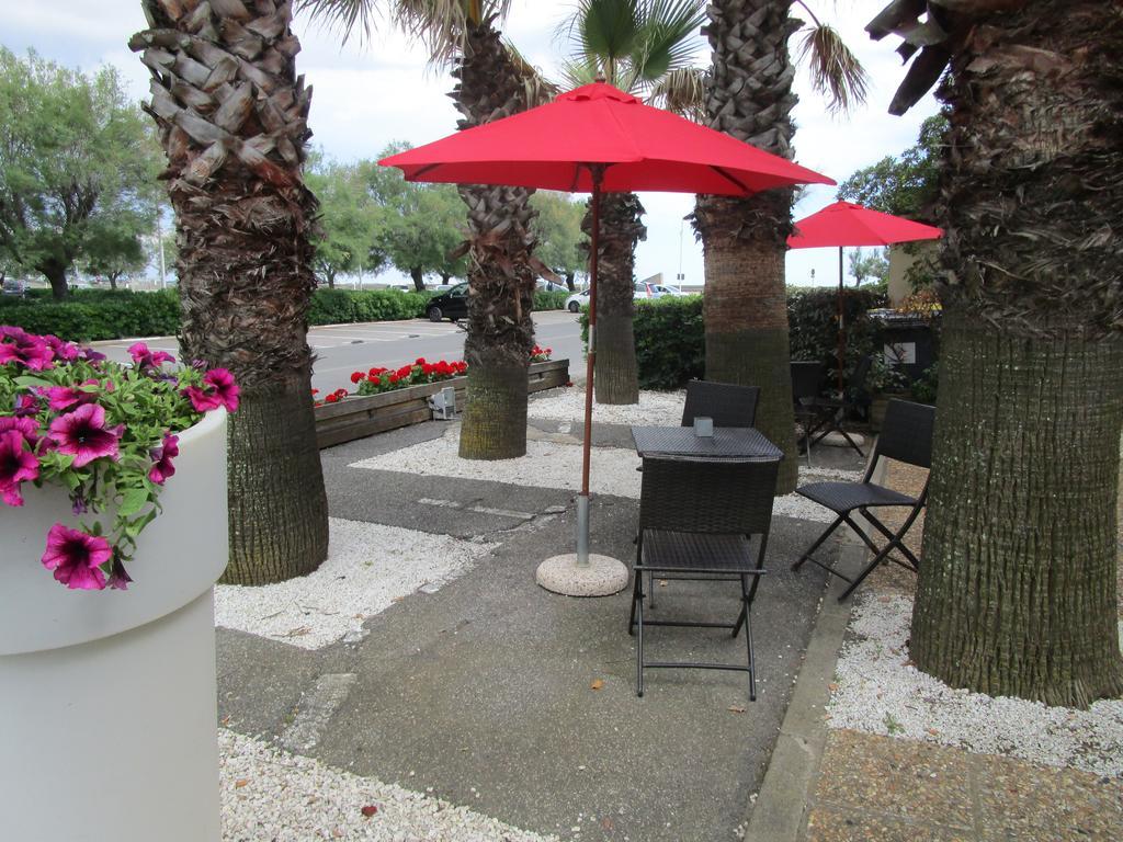 Hotel Azur Bord De Mer La Grande Motte Exterior foto
