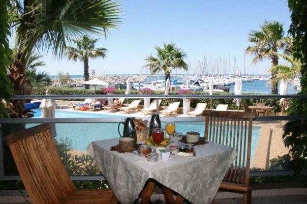 Hotel Azur Bord De Mer La Grande Motte Exterior foto